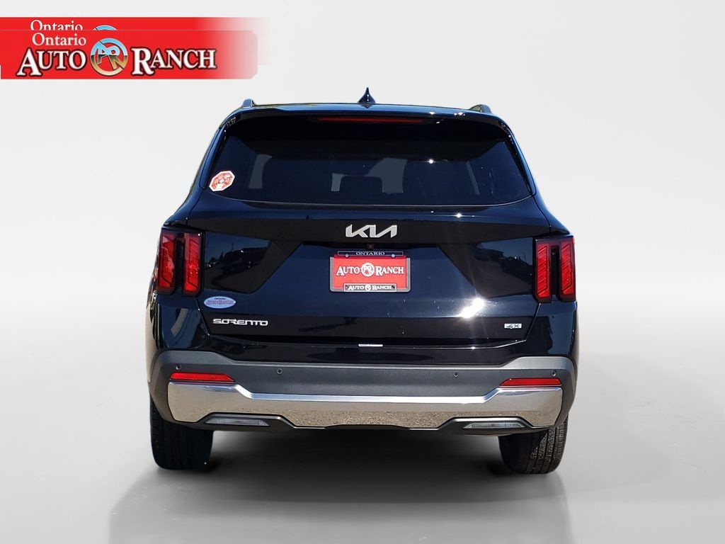 2024 Kia Sorento S photo 3