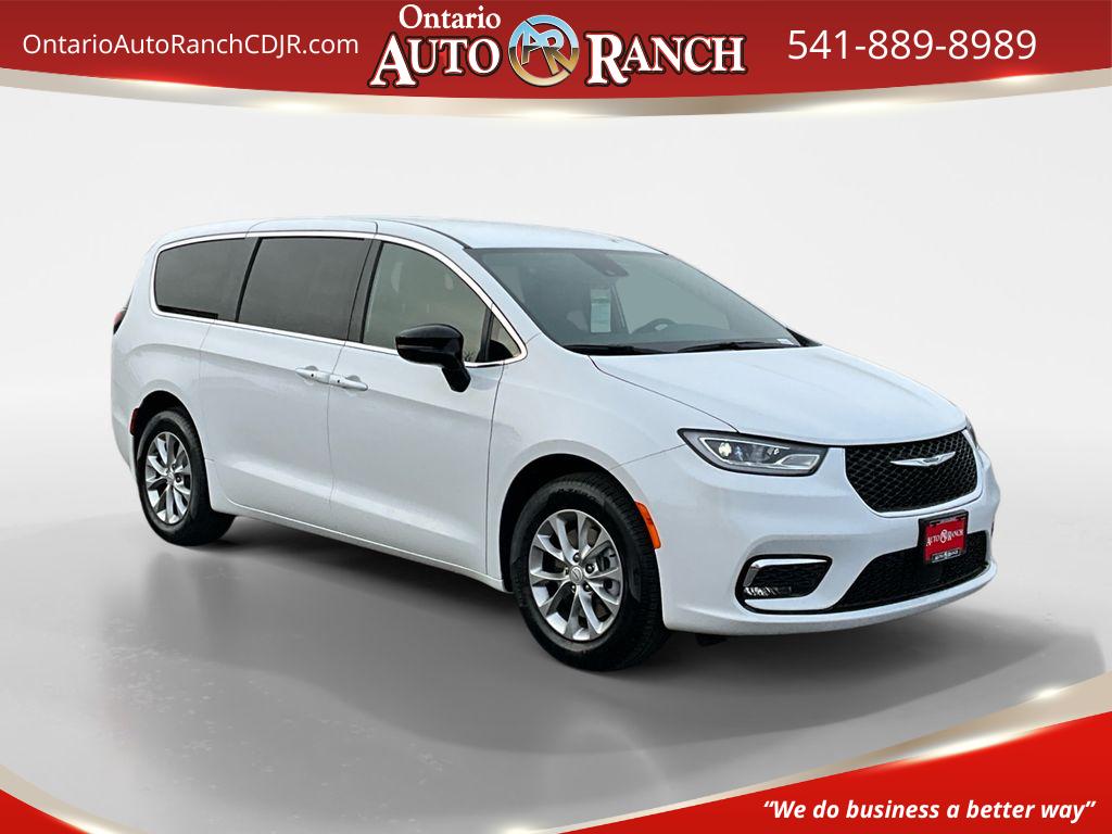 2026 Chrysler Pacifica Select's photo