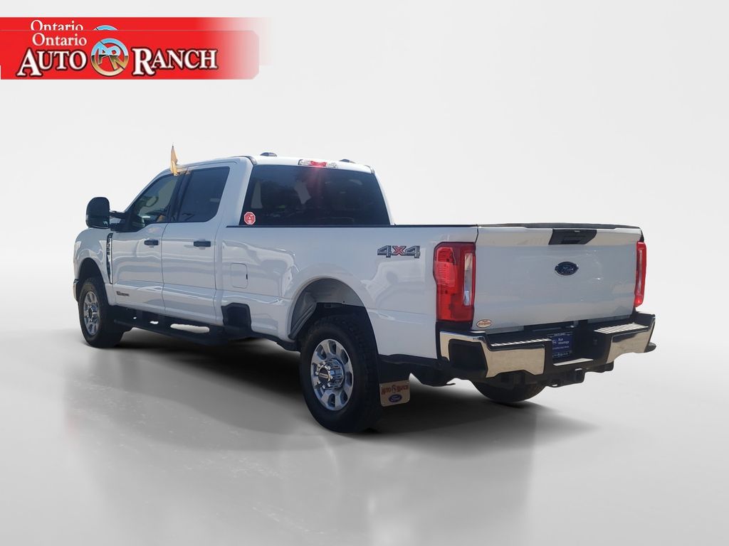 2023 Ford F-350 XLT photo 3