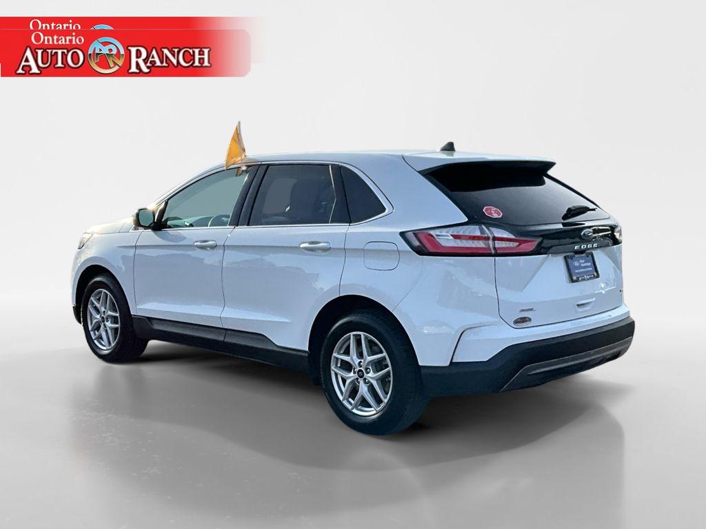 2024 Ford Edge SEL photo 2