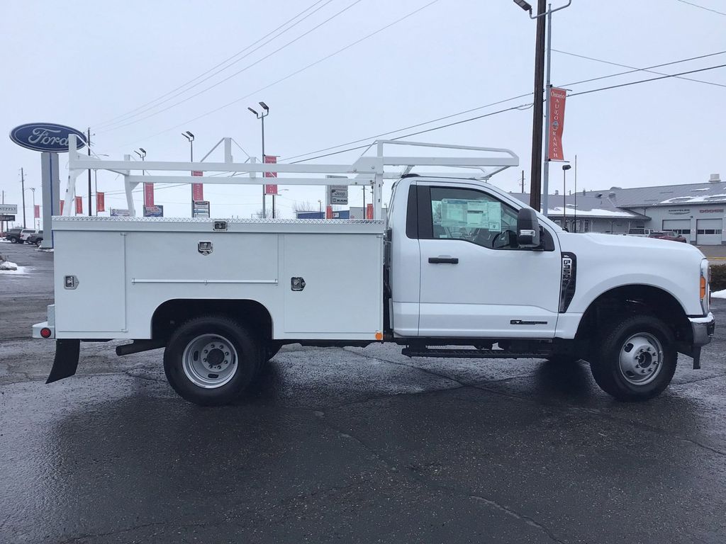 2023 Ford F-350 XL photo 2
