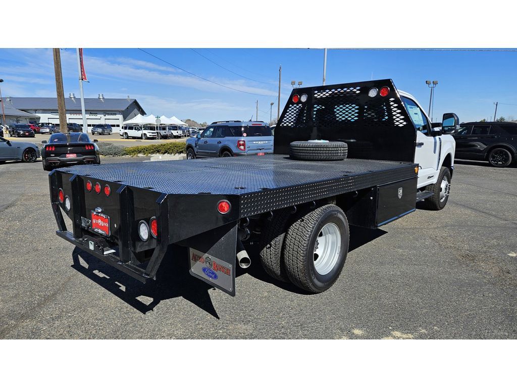 2023 Ford F-350 XL photo 3