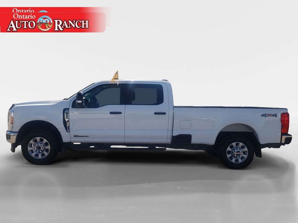 2023 Ford F-350 XLT photo 2