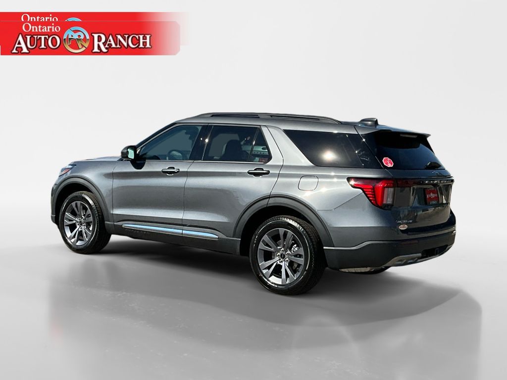 2025 Ford Explorer photo 2
