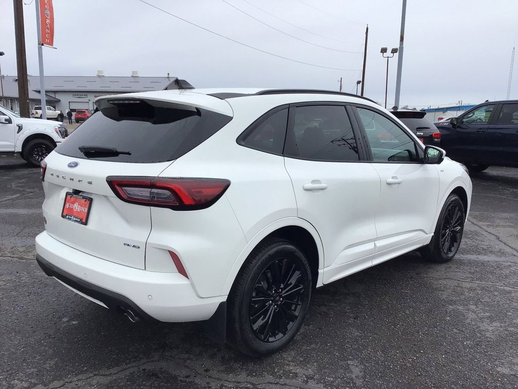 2023 Ford Escape ST-Line Elite photo 4