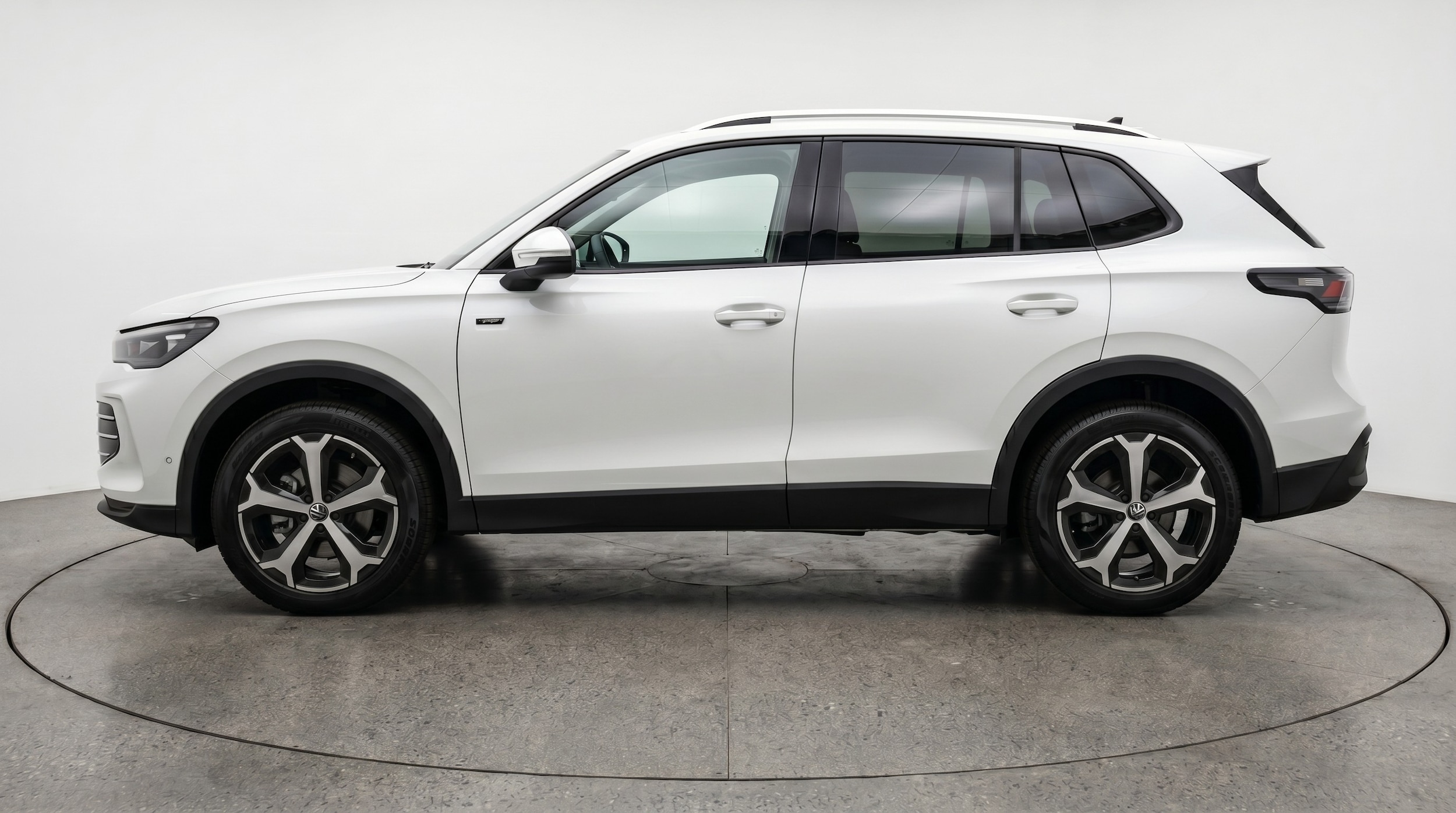 Thumbnail: 2026 Volkswagen Tiguan - 4