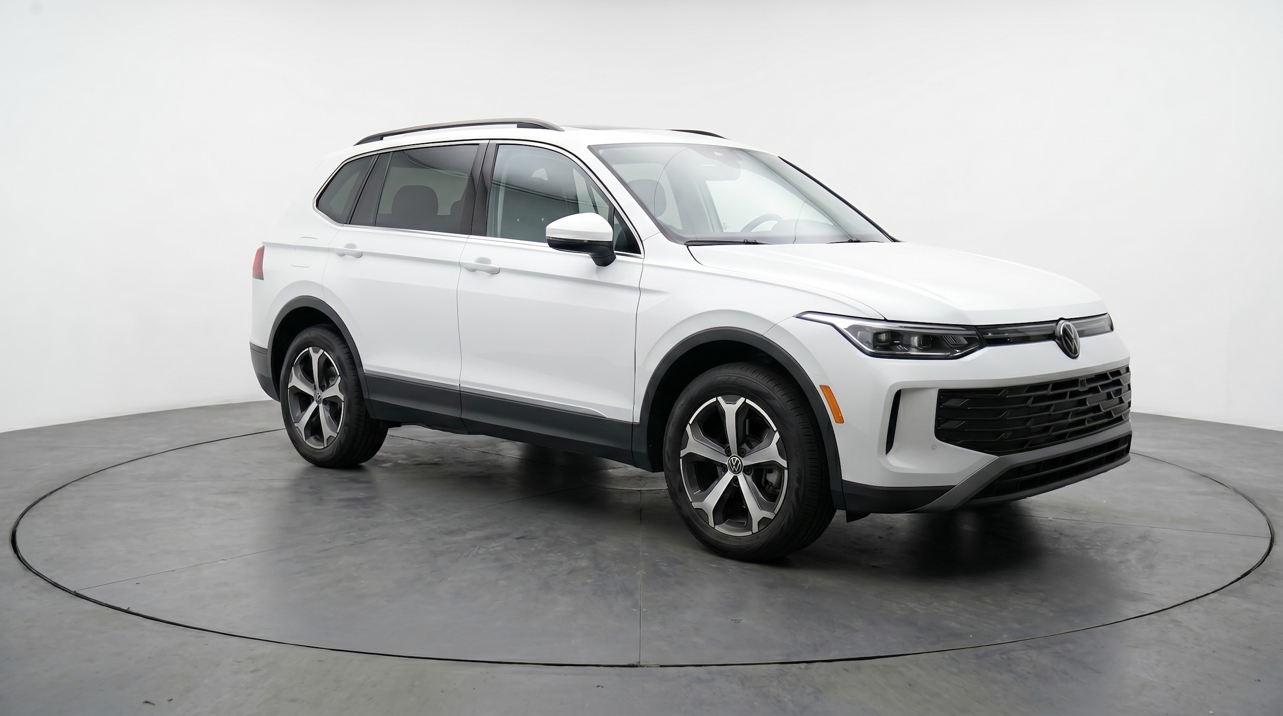 Thumbnail: 2026 Volkswagen Tiguan - 1