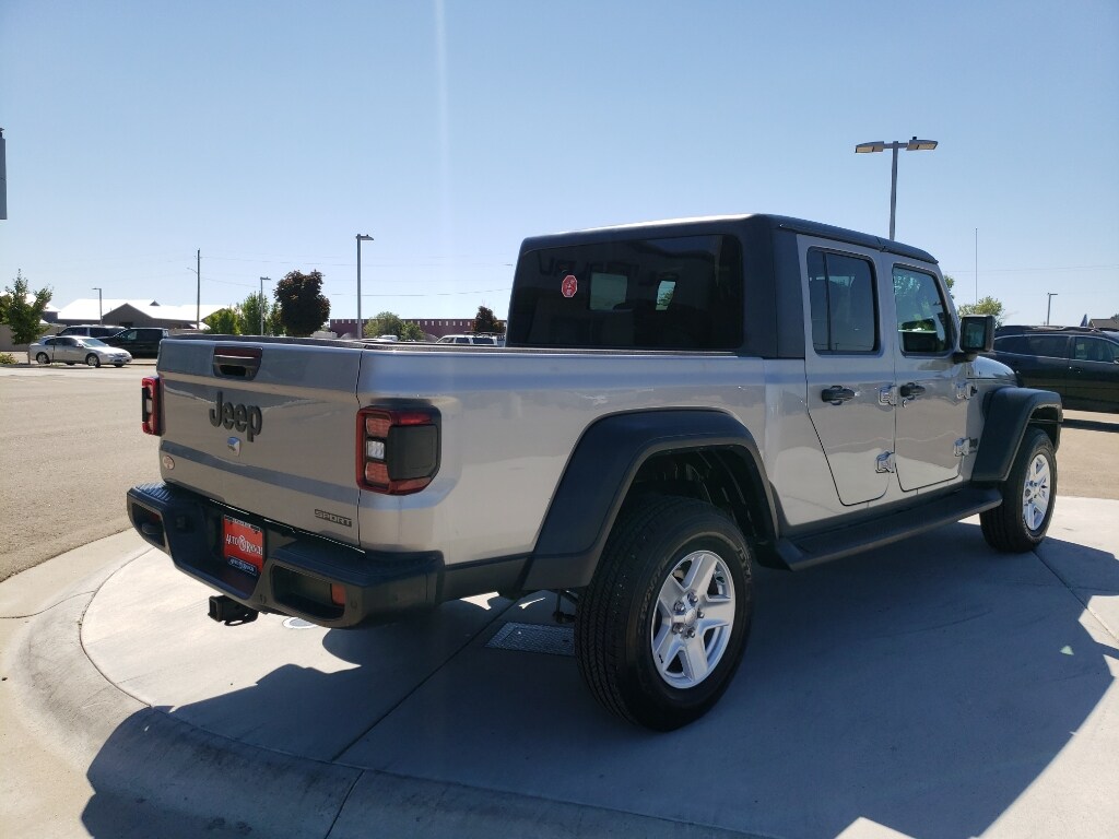 2020 Jeep Gladiator Sport photo 3