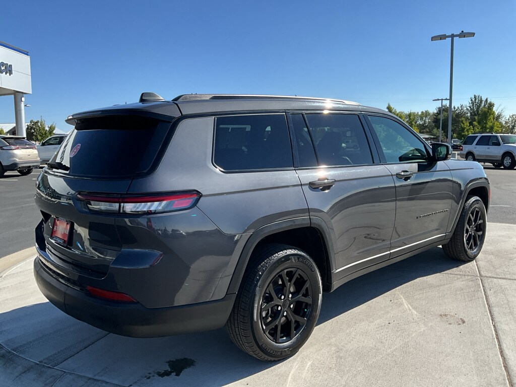Used 2024 Jeep Grand Cherokee L Laredo SUV