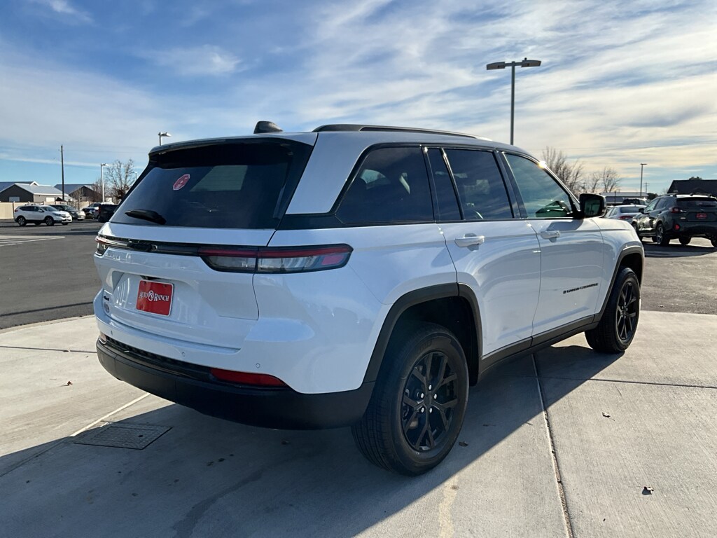 Used 2025 Jeep Grand Cherokee Laredo SUV