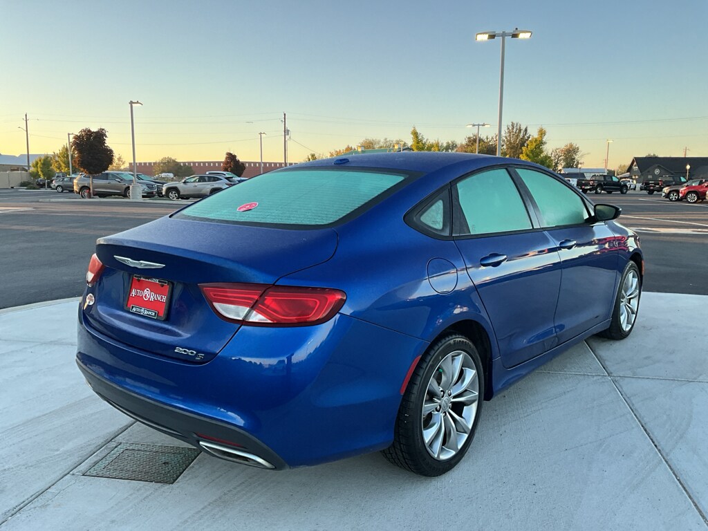 2016 Chrysler 200 S photo 3