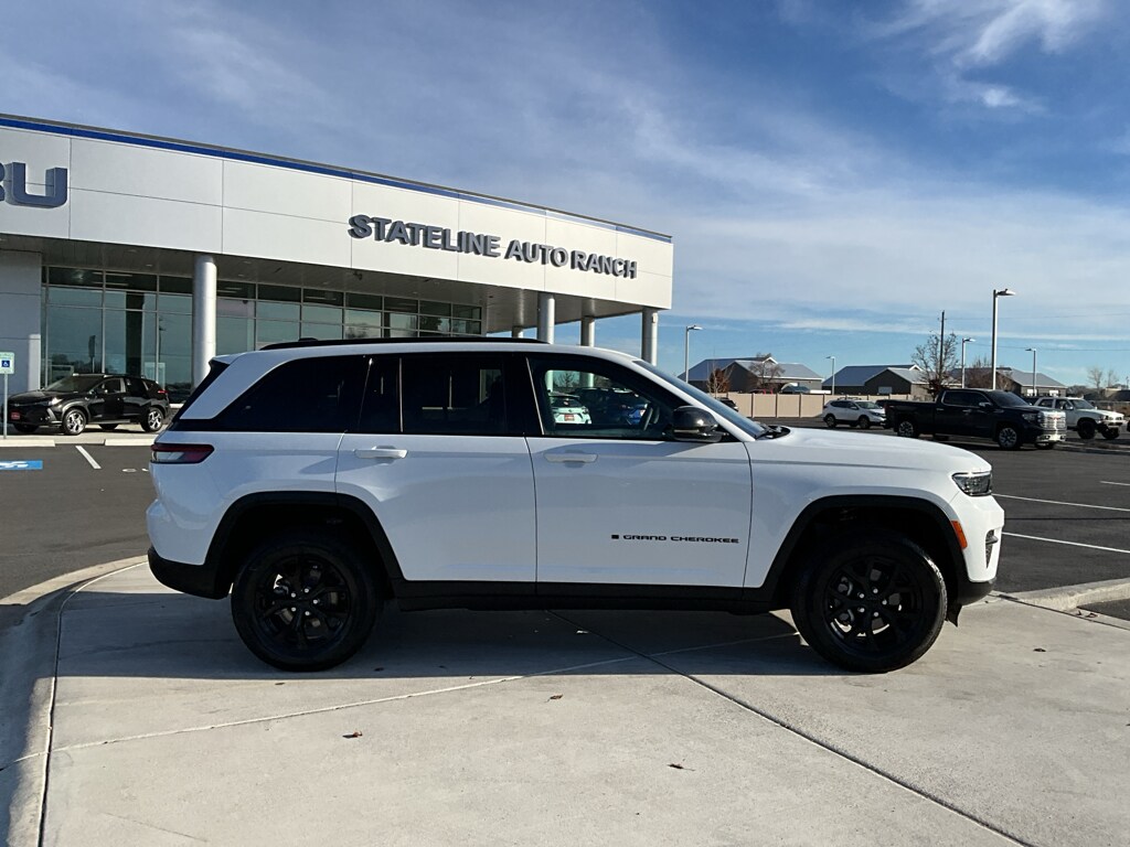 Used 2025 Jeep Grand Cherokee Laredo SUV
