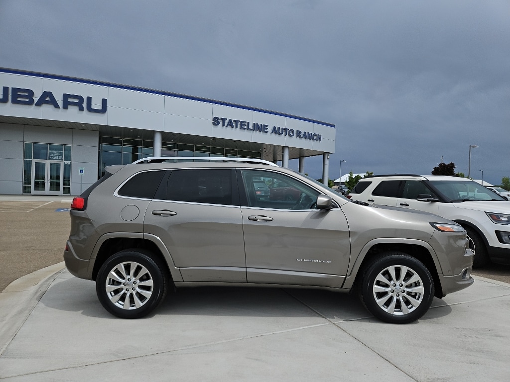 Used 2017 Jeep Cherokee Overland with VIN 1C4PJMJS3HW598418 for sale in Fruitland, ID