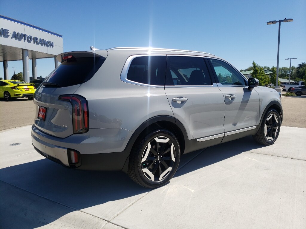 2023 Kia Telluride EX photo 2