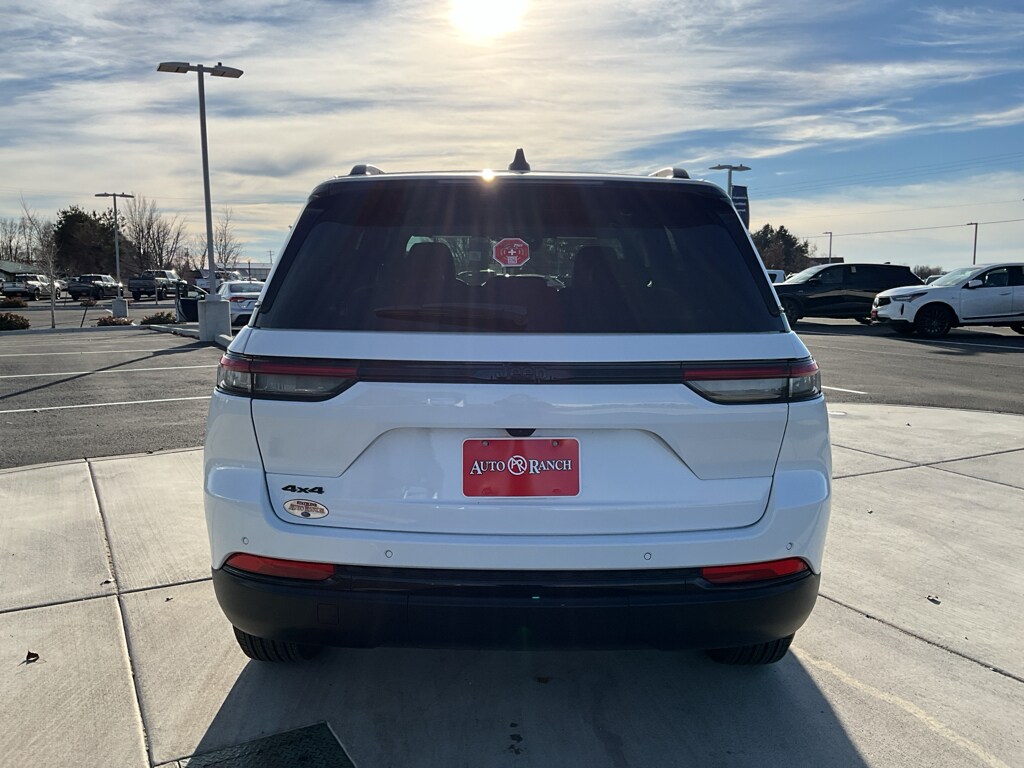 Used 2025 Jeep Grand Cherokee Laredo SUV