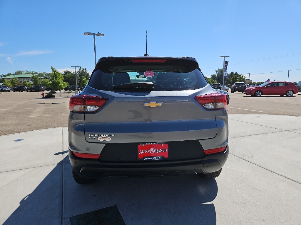2021 Chevrolet Trailblazer LS photo 2