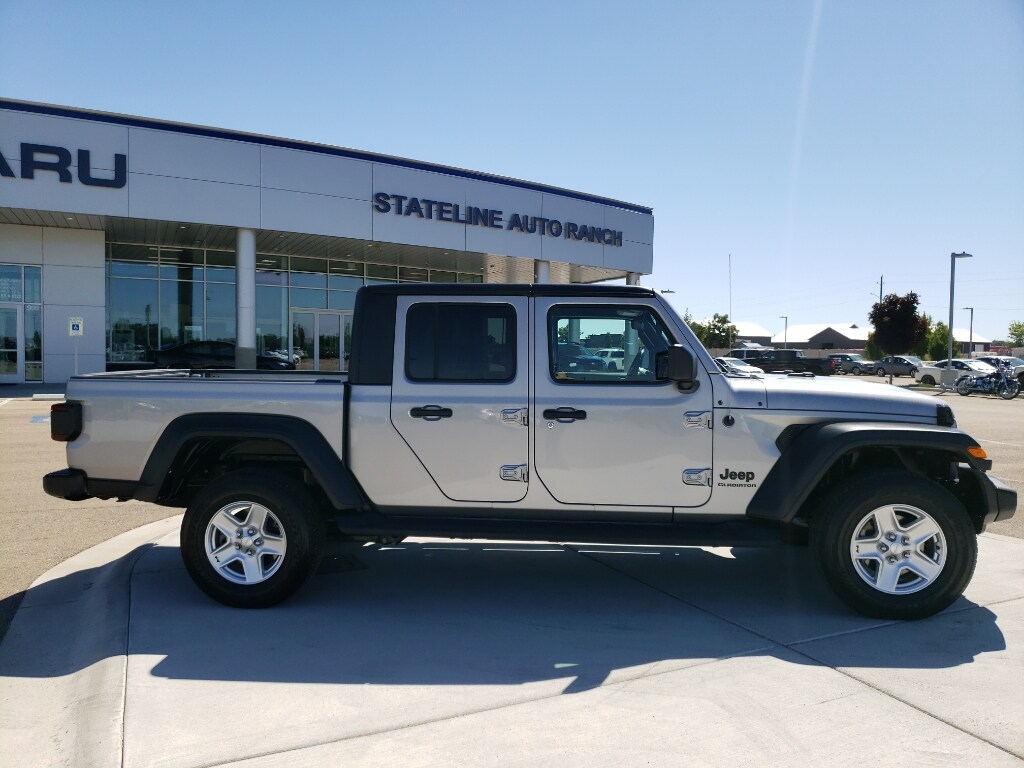 2020 Jeep Gladiator Sport photo 2