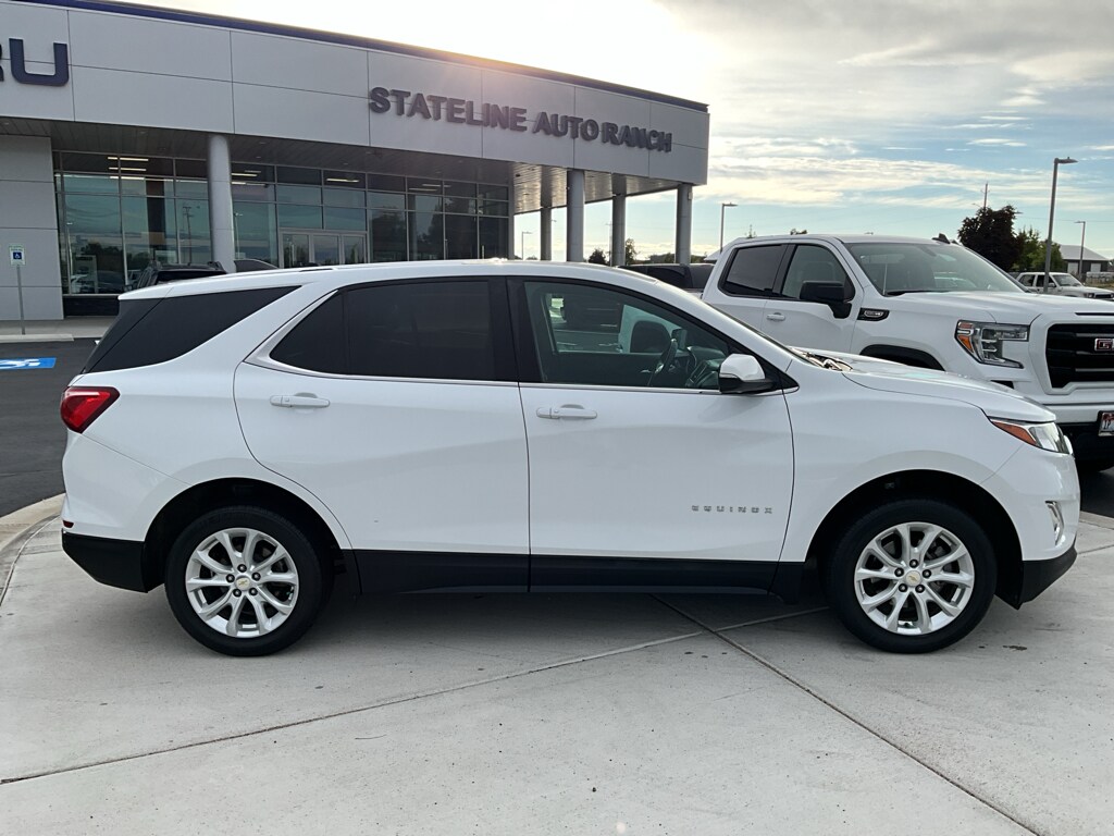 2019 Chevrolet Equinox LT photo 2
