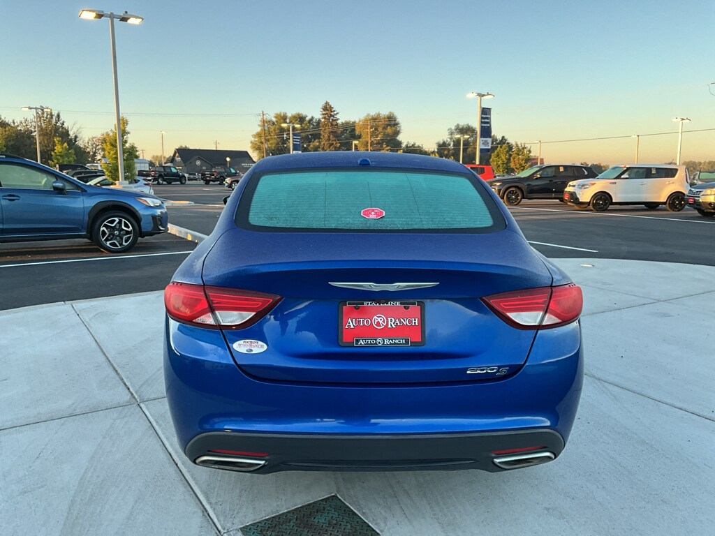2016 Chrysler 200 S photo 4