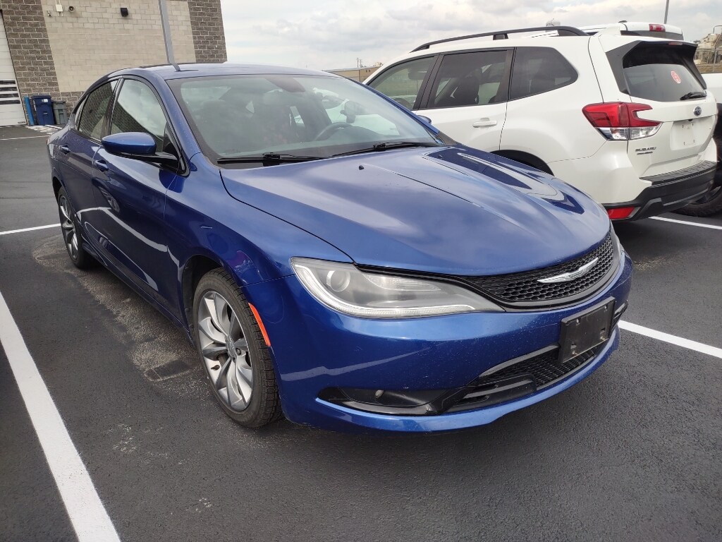 2016 Chrysler 200 S photo 2
