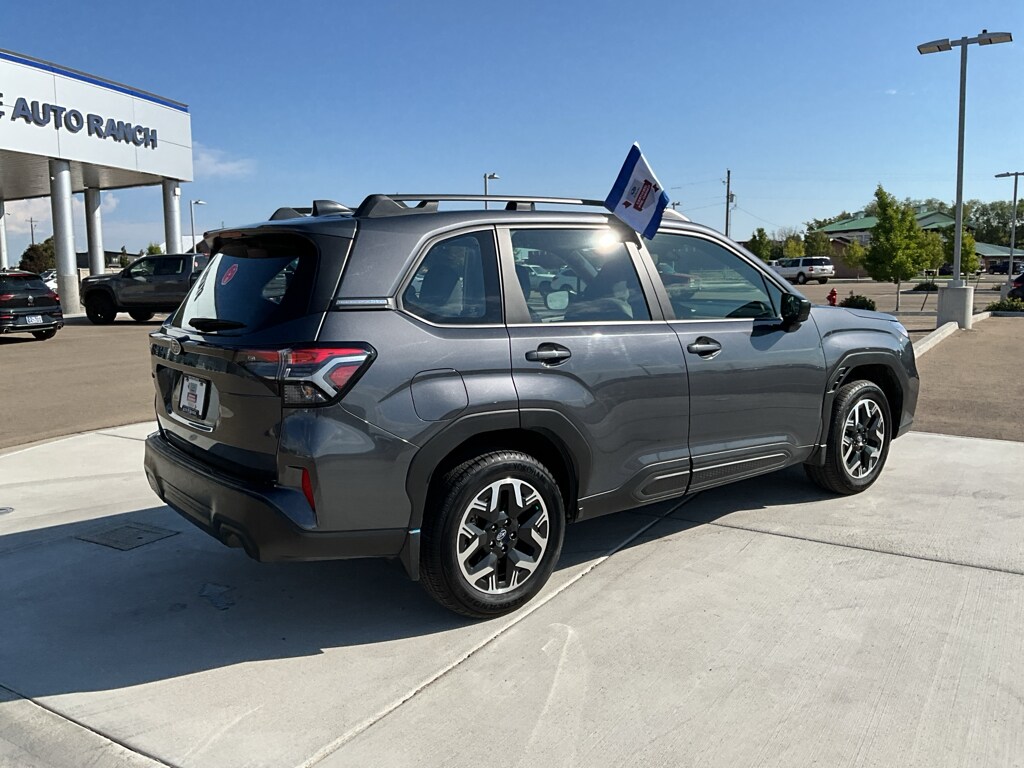 2025 Subaru Forester Base photo 2
