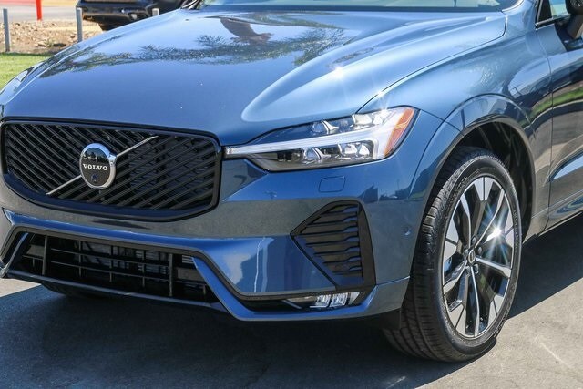 2026 Volvo XC60 B5 Plus photo 4