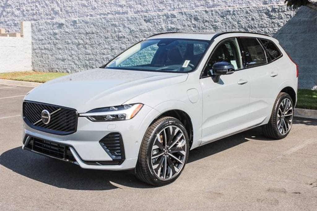 New 2026 Volvo XC60 plug-in hybrid T8 Ultra SUV