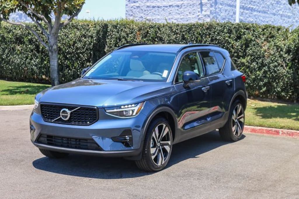 New 2026 Volvo XC40 B5 Plus SUV