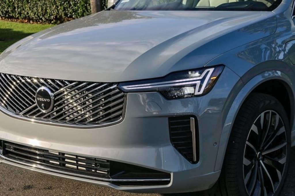 New 2026 Volvo XC90 plug-in hybrid T8 Ultra 7-Seater SUV