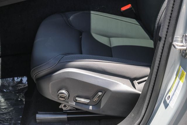 2026 Volvo XC60 Plus - Photo 23