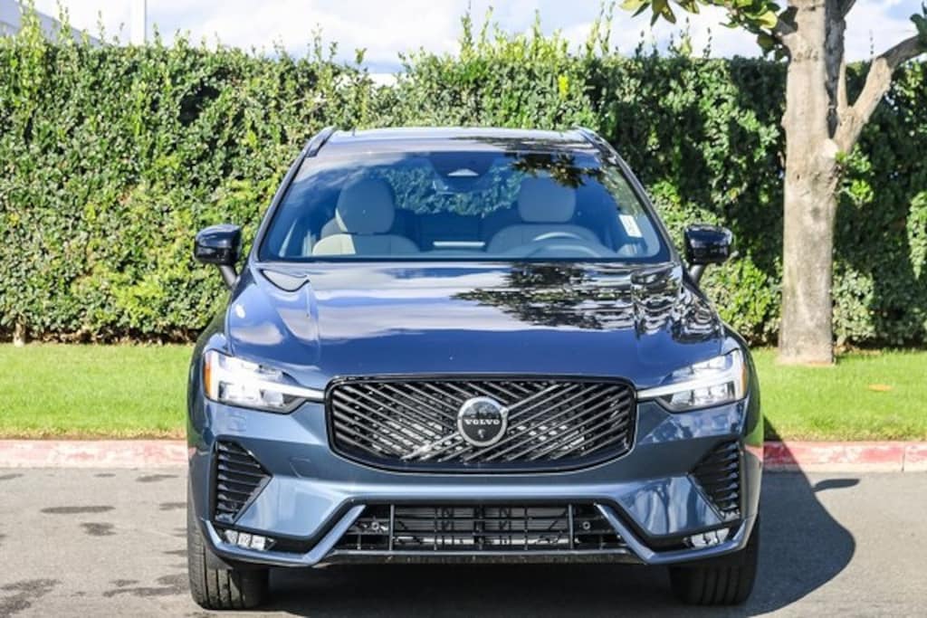 New 2026 Volvo XC60 B5 Plus SUV