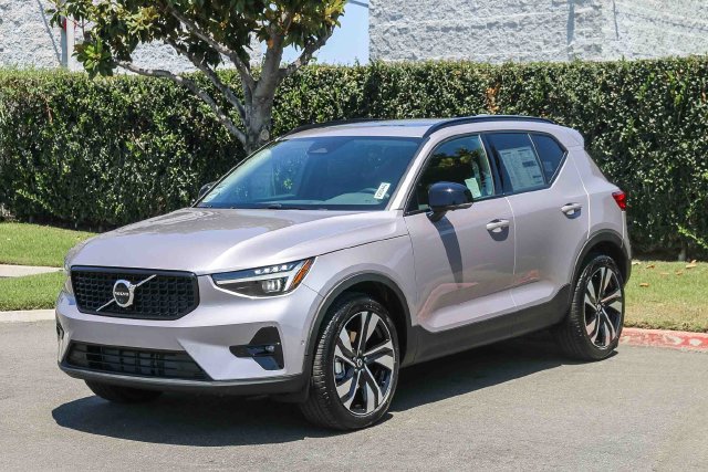 New 2026 Volvo XC40 B5 Ultra SUV