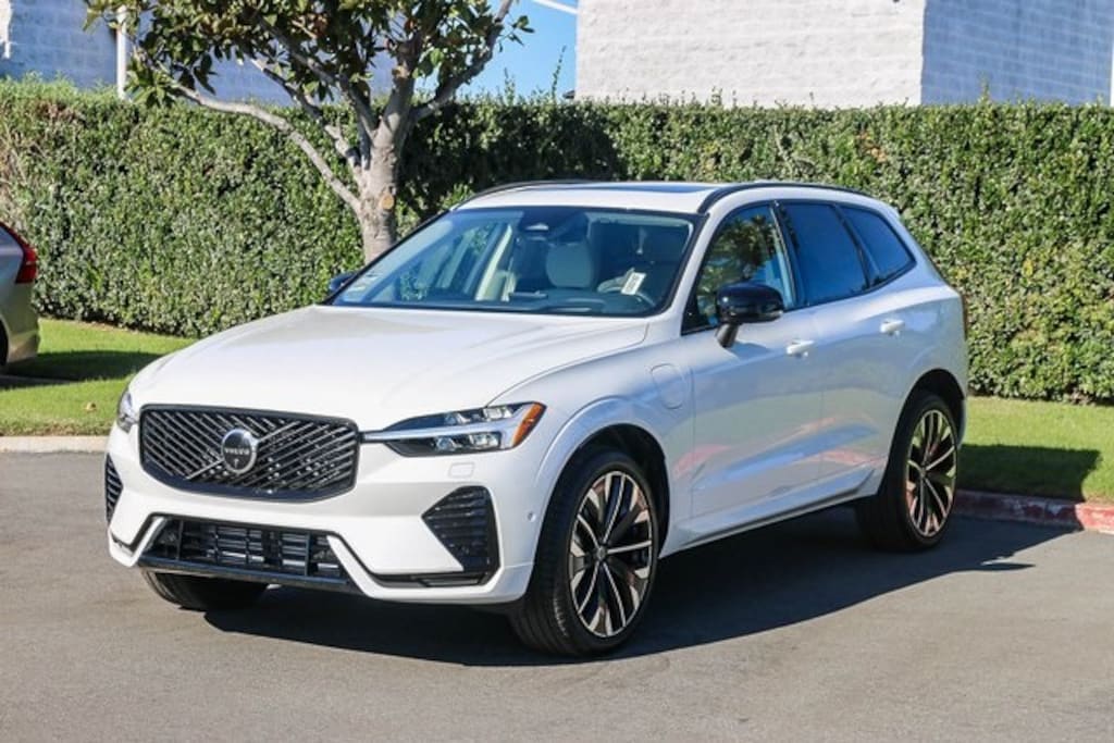 New 2026 Volvo XC60 plug-in hybrid T8 Ultra SUV