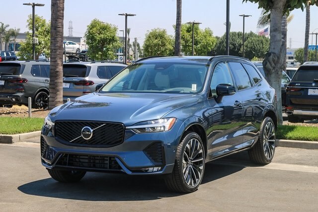 2026 Volvo XC60 B5 photo 3