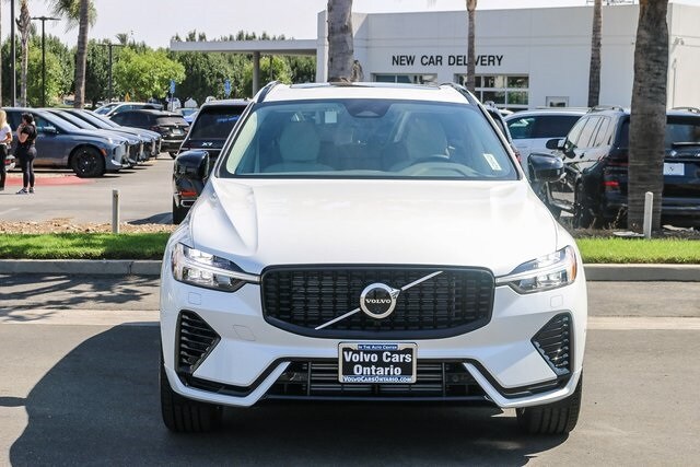 2025 Volvo XC60 Hybrid T8 Plus photo 2