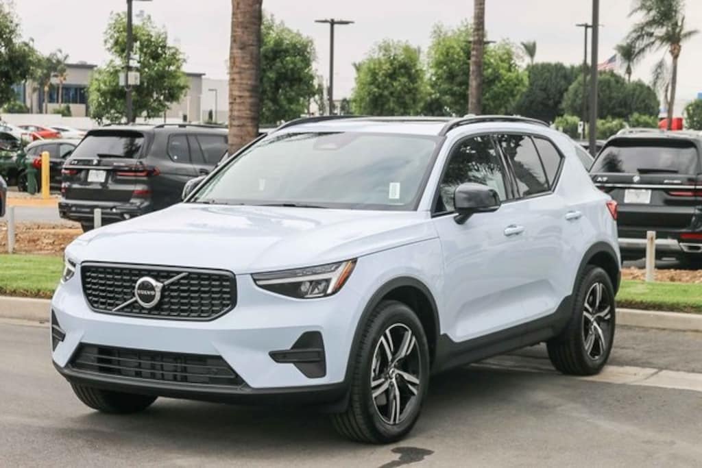 New 2026 Volvo XC40 B5 Core SUV