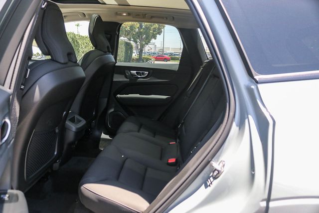 2026 Volvo XC60 Plus - Photo 21