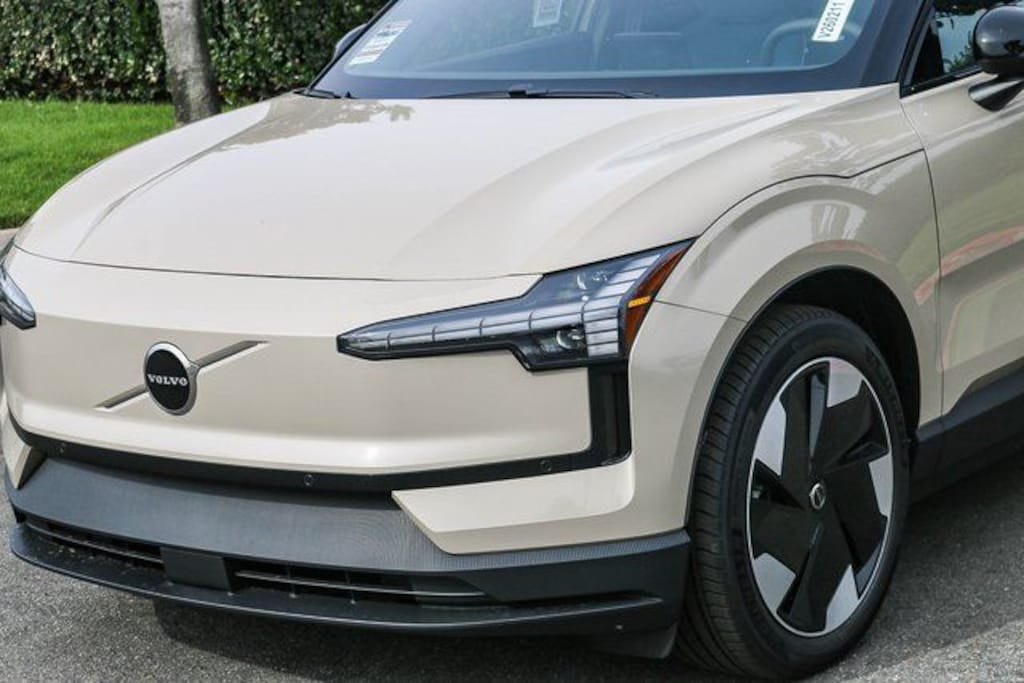 New 2026 Volvo EX30 Twin Motor Plus SUV