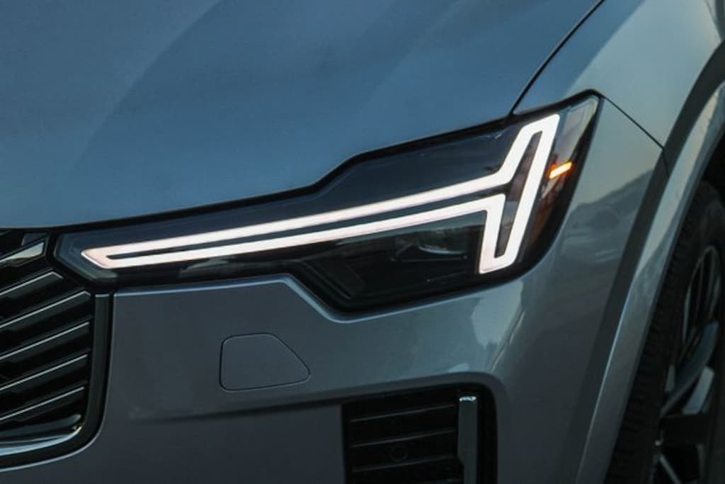 New 2026 Volvo XC90 plug-in hybrid T8 Plus 7-Seater SUV