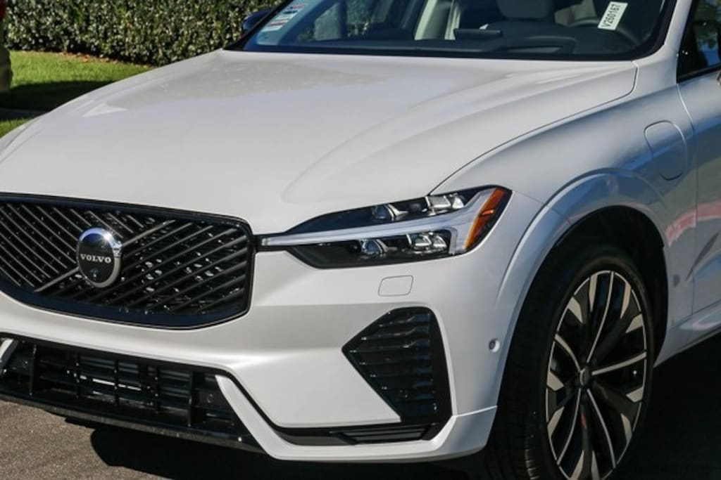 New 2026 Volvo XC60 plug-in hybrid T8 Ultra SUV