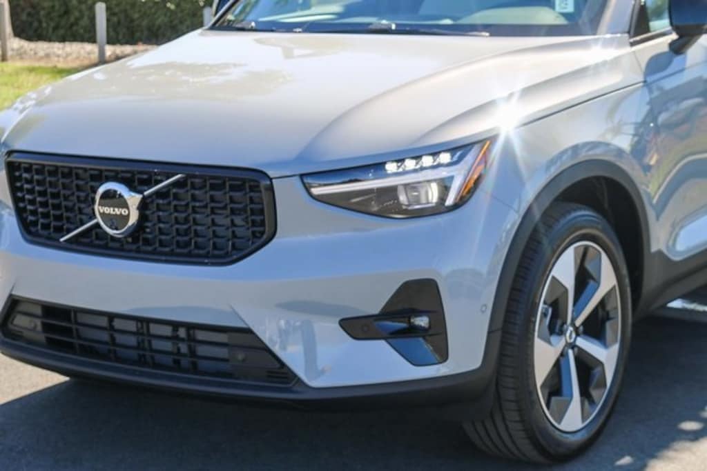 New 2026 Volvo XC40 B5 Plus SUV