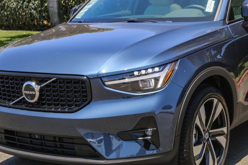New 2026 Volvo XC40 B5 Plus SUV