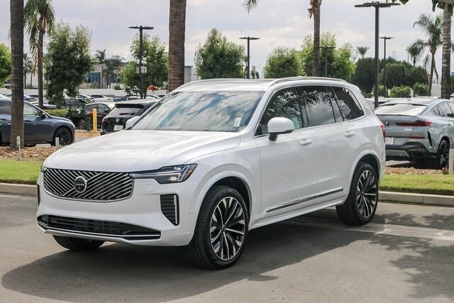 2026 Volvo XC90 Plus photo 3