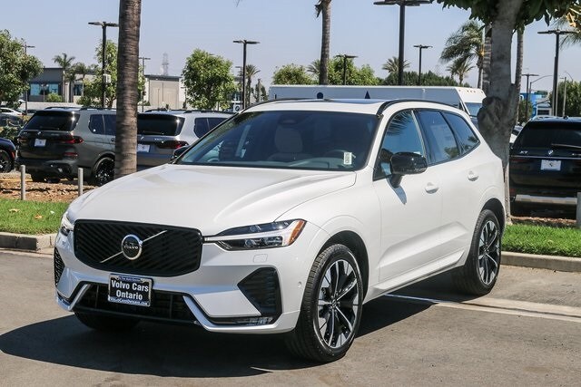 2026 Volvo XC60 B5 Plus photo 3