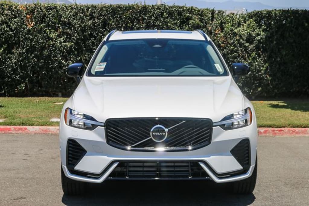 New 2026 Volvo XC60 plug-in hybrid T8 Plus SUV