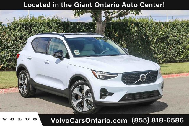 2026 Volvo XC40 B5 Plus Dark AWD's photo