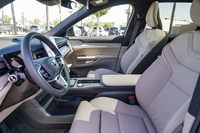 2025 Volvo EX90 Ultra - Photo 18