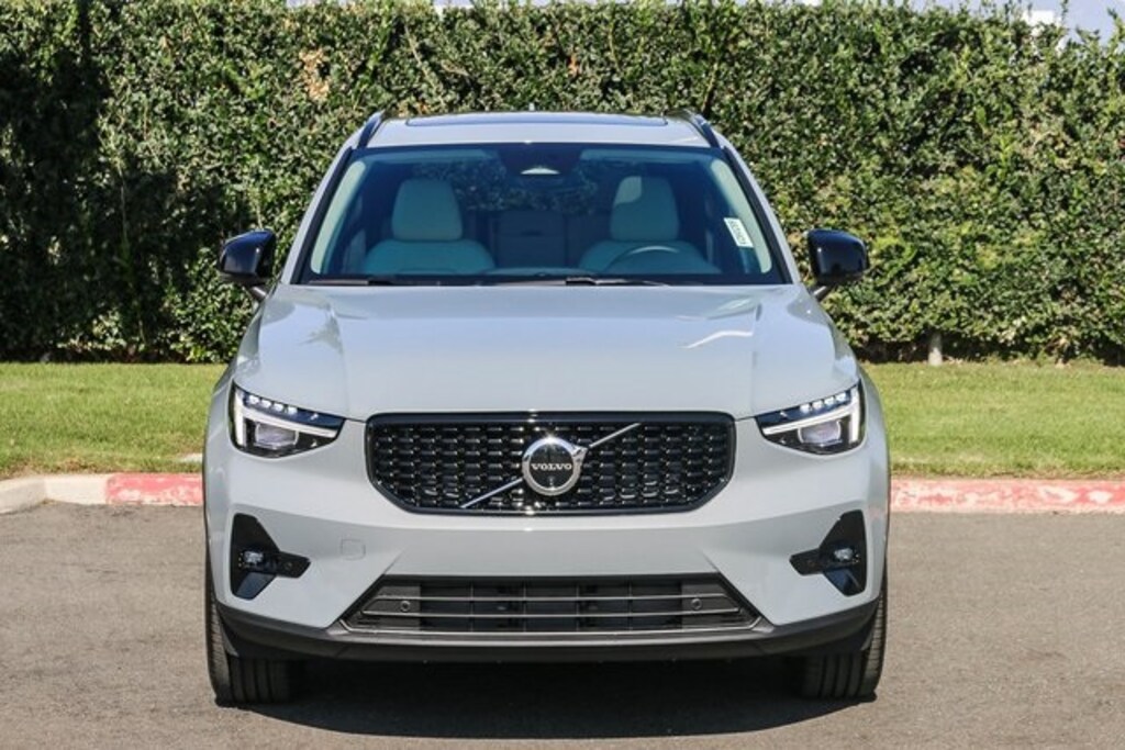 New 2026 Volvo XC40 B5 Plus SUV