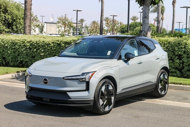 2025 Volvo EX30 Plus photo 2