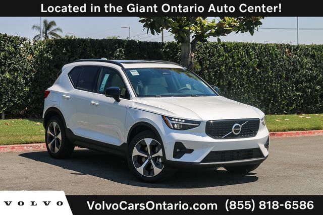2026 Volvo XC40 B5 Plus Dark AWD's photo